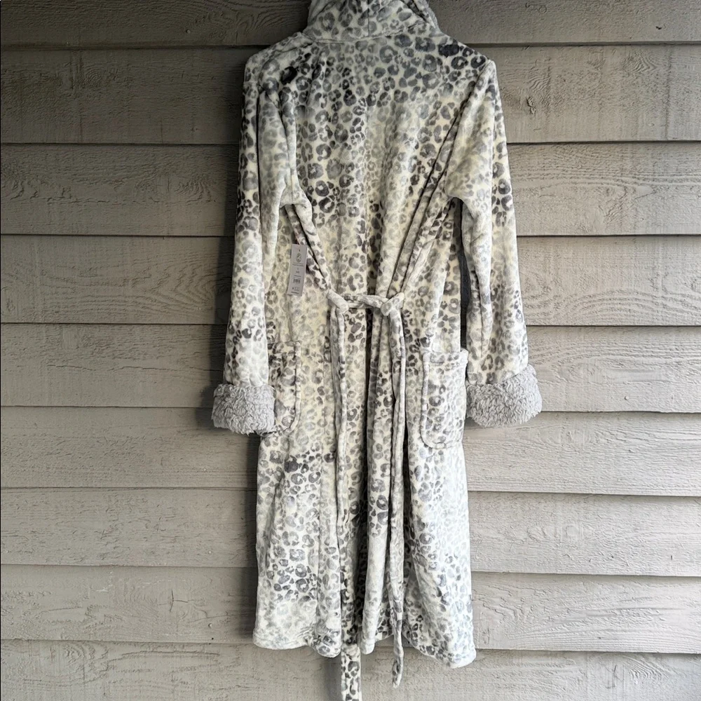 Leopard Print Plush Robe - Picture 5 of 7